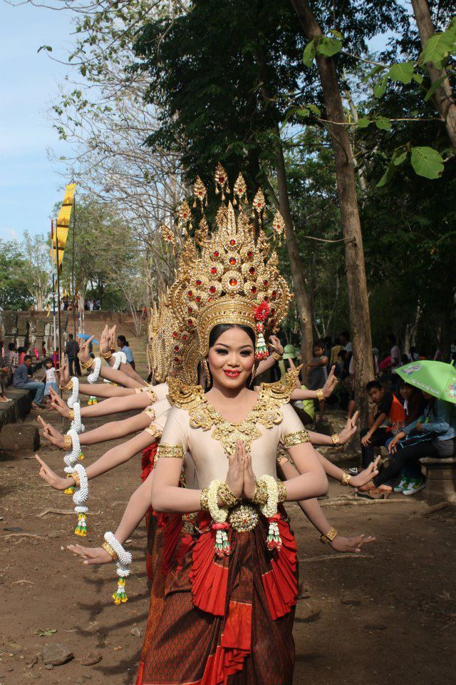 เก็บภาพงานขึ้นเขาพนมรุ้งมาฝากค่ะ :