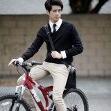 แฟชั่น สุดคูลสำหรับ นักปั่นจักรยานหนุ่มหล่อ ผู้รักการแต่งตัว