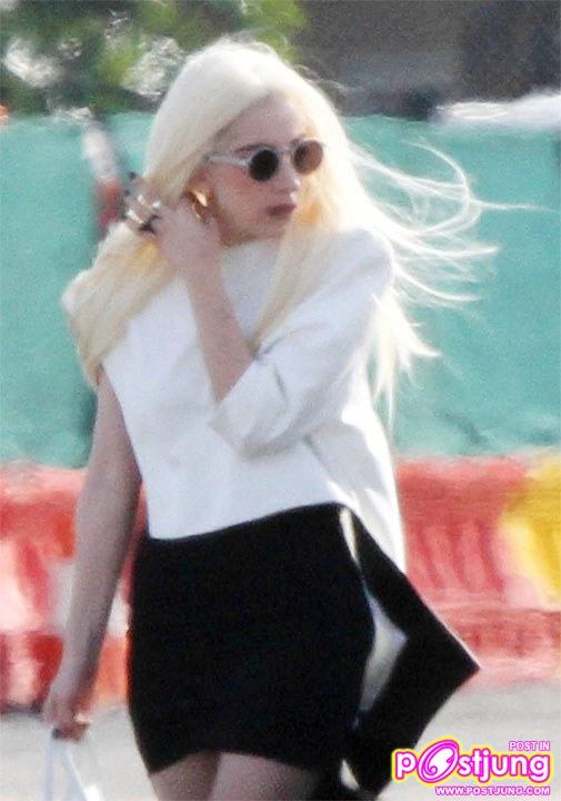 lady-gaga-boards-private-jet-sydney-australia